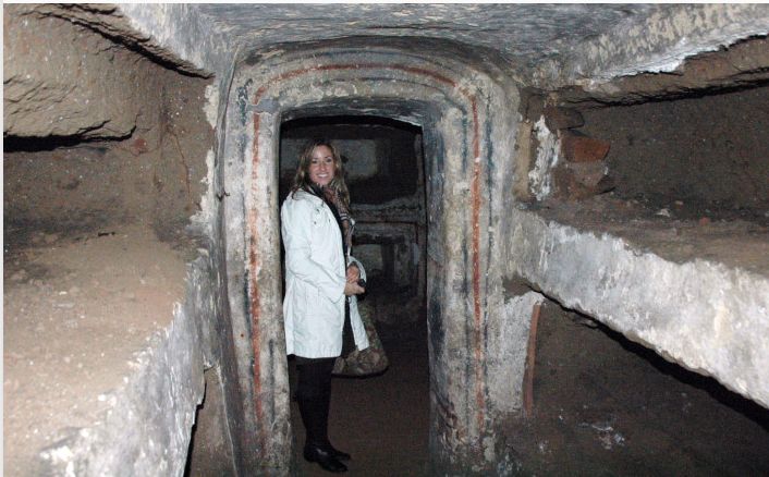 Photo: Prof. Heidi Wendt visiting the catacombs of Vigna Randanini in Rome